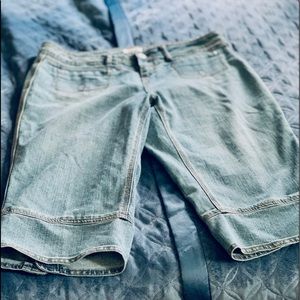 Ladies Capri jeans size 16W